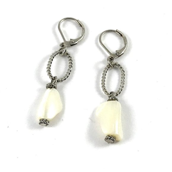Jewelry - Beautiful Mother of Pearl MOP Earrings